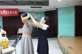 用現(xiàn)代禮儀提升餐廳服務(wù)形象，獻禮70周年華誕